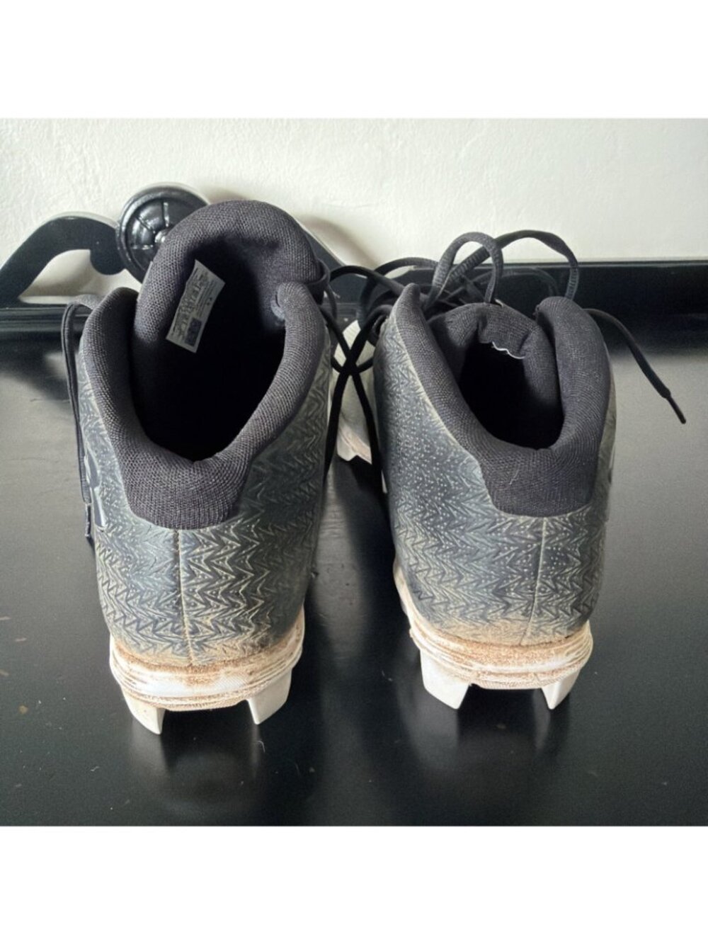 Under Armour Spotlight Franchise 4 RM Mens Size 11 Black White Football Cleats - Picture 7 of 10